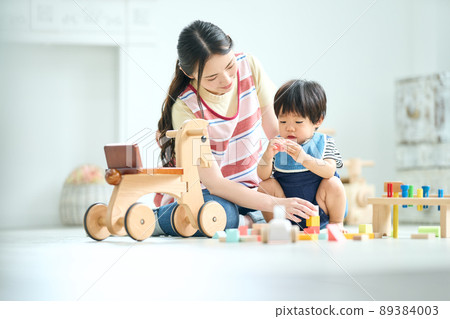 Image of a female childcare worker in her 20s 89384003