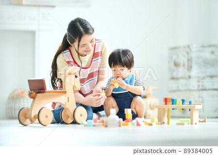 Image of a female childcare worker in her 20s 89384005