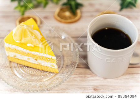 Summer orange shortcake and coffee 89384094