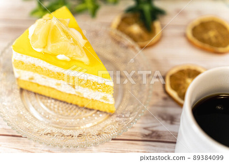 Summer orange shortcake and coffee 89384099