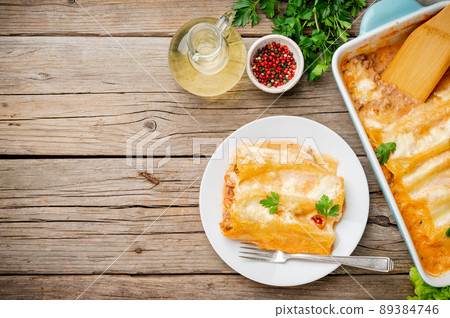 Cannelloni with filling of ground beef, tomatoes, 89384746