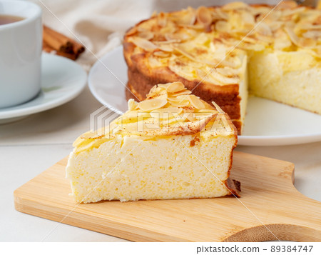 Cheesecake, apple pie, curd dessert with polenta, apples, almond flakes and cinnamon 89384747