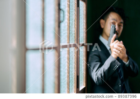 有手槍的有鬍子的人 有手槍的有鬍子的人 89387396