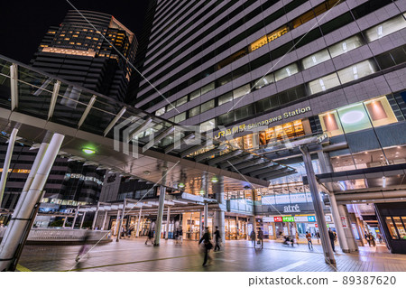 View of Tokyo cityscape of Japan, such as the night view of Shinagawa station 89387620
