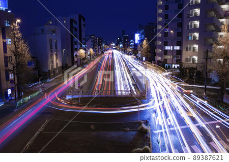 Traffic congestion on Tamagawa-dori at night [Traffic image] 89387621