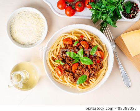 pasta bolognese with tomato sauce, ground minced beef, basil leaves on background 89388055