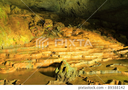 [Yamaguchi Prefecture] Akiyoshido Hundred Plates (Akiyoshidai Quasi-National Park) 89388142