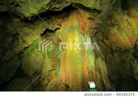 [山口縣]秋吉堂的金柱（秋吉台國定公園） 89388154