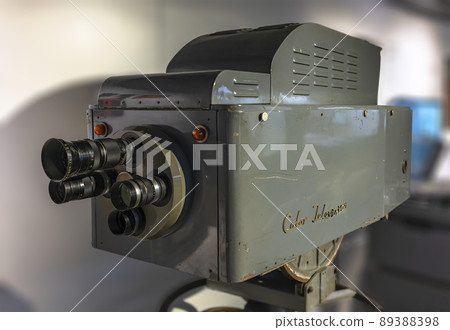 [Domestic] A close-up of a multi-lens professional camera used in TV programs and production in the 1950s. 89388398