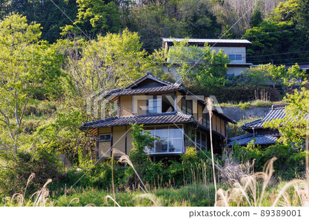 日本岡山縣三崎鎮一座古老而美麗的建築 日本岡山縣三崎鎮一座古老而美麗的建築 89389001