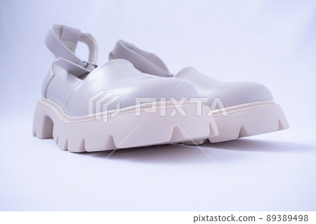 Women's shoes with massive soles. Mary Jane shoes. Beige shoes with modern thick soles. Modern fashion trend. Side view Women's shoes with massive soles. Mary Jane shoes. Beige shoes with modern thick soles. Modern fashion trend. Side view 89389498