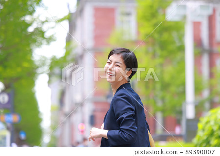 Woman in a navy jacket turning around 1 89390007