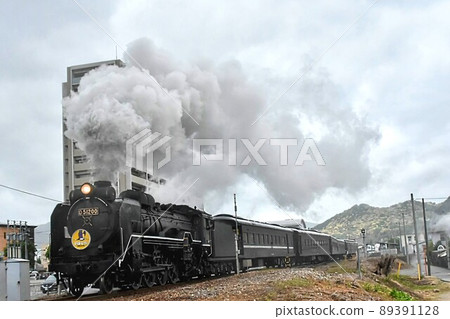 steam locomotive  89391128
