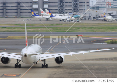 客機駛向跑道 噴氣式飛機 機場旅行圖像 出發圖像 89391299