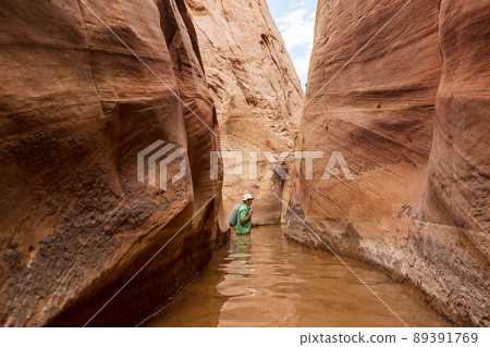 Slot canyon 89391769