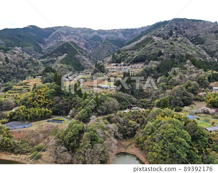 Aerial view of steep mountain village in Shiiba village Aerial view of steep mountain village in Shiiba village 89392176