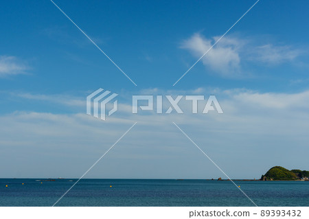 Blue sky and horizontal line Blue sky and horizontal line 89393432