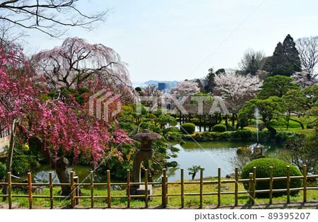 在宮城縣鹽釜市鹽釜神社俯瞰鹽釜港 在宮城縣鹽釜市鹽釜神社俯瞰鹽釜港 89395207