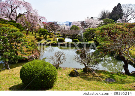 在宮城縣鹽釜市鹽釜神社俯瞰鹽釜港 在宮城縣鹽釜市鹽釜神社俯瞰鹽釜港 89395214