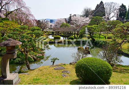 在宮城縣鹽釜市鹽釜神社俯瞰鹽釜港 89395216