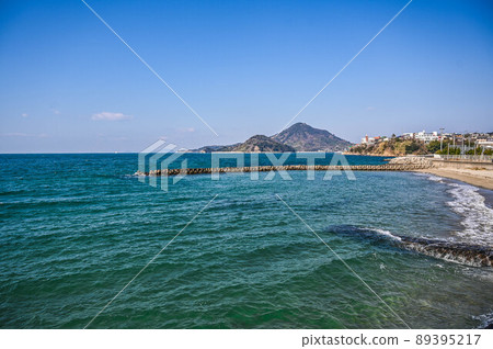 伊予鐵白心寺站，面向瀨戶內海的絕景車站 89395217