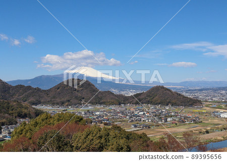 Cityscape of Izunokuni City and Mt. Fuji (Izunokuni City, Shizuoka Prefecture) Cityscape of Izunokuni City and Mt. Fuji (Izunokuni City, Shizuoka Prefecture) 89395656