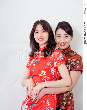 成熟的旗袍媽媽,旗袍旗袍,白底旗袍(東堀傳統旗)。 成熟的旗袍媽媽,旗袍旗袍,白底旗袍(東堀傳統旗)。 89396264