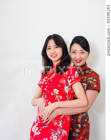 A mature cheongsam mother, a cheongsam cheongsam, a white background cheongsam (traditional flag by Tobori). A mature cheongsam mother, a cheongsam cheongsam, a white background cheongsam (traditional flag by Tobori). 89396265