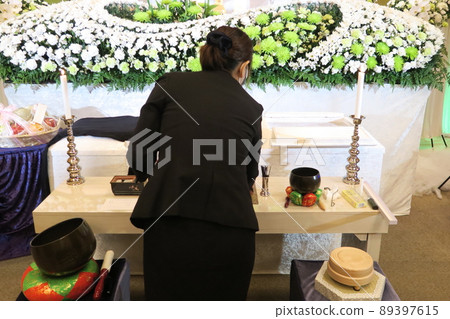 Ceremony lady preparing for the opening ceremony 89397615