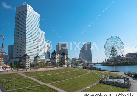 Minatomirai buildings and Ferris wheel along the waterside park Minatomirai buildings and Ferris wheel along the waterside park 89403416