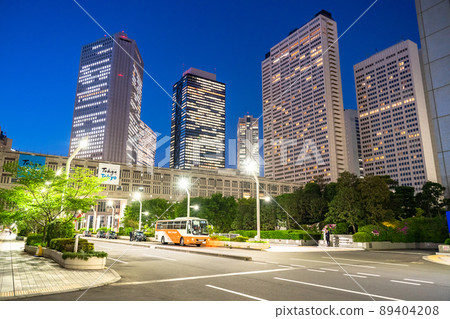 《Tokyo》 Night view of Shinjuku subcenter / office district 89404208