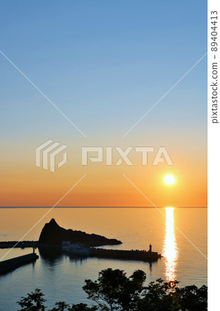 Dusk scenery from Shiretoko, Hokkaido 89404413