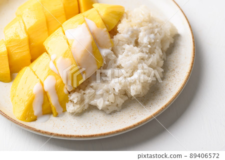 Mango sticky rice, Thai dessert (Khao Niew Mamuang) 89406572