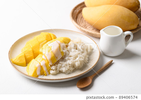 Mango sticky rice, Thai dessert (Khao Niew Mamuang) 89406574