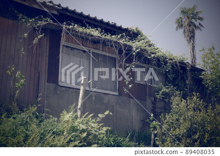 An old and very beautiful building in Kojima, Kurashiki City, Okayama Prefecture, Japan 89408035