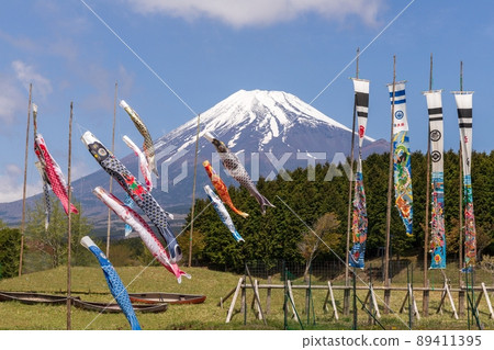 富士和鯉魚飄帶 89411395