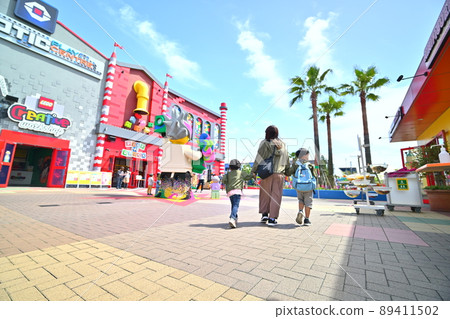 Back view of a family walking in Legoland 89411502