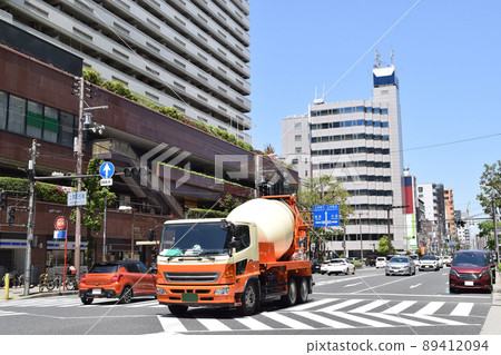 Cityscape in front of Osaka Uehonmachi Station 89412094