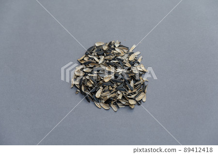 A bunch of empty sunflower seed husks. Black and white husk of roasted sunflower seeds A bunch of empty sunflower seed husks. Black and white husk of roasted sunflower seeds 89412418