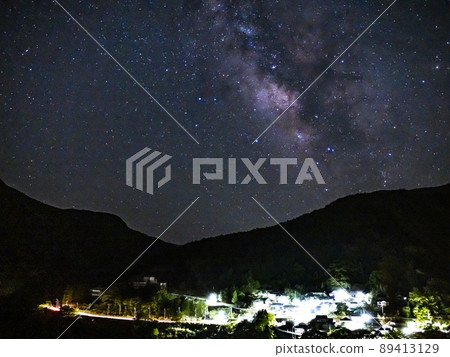 Milky Way night sky starry view 89413129