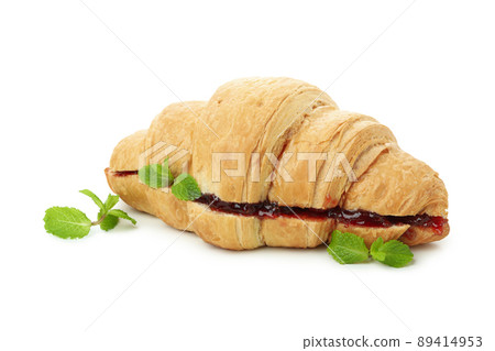 Croissant with raspberry jam, isolated on white background 89414953