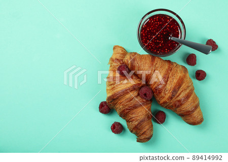 Croissants with raspberry jam on mint background 89414992