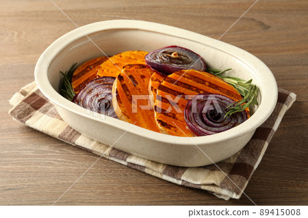 Baking tray with baked pumpkin on wooden background 89415008
