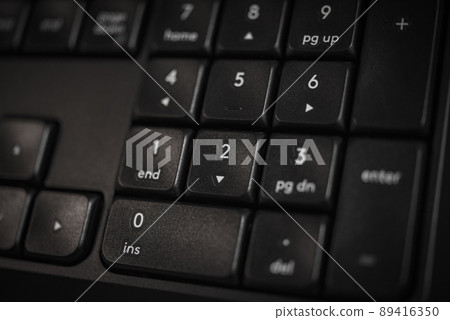 在鍵盤上打字 在鍵盤上打字 89416350