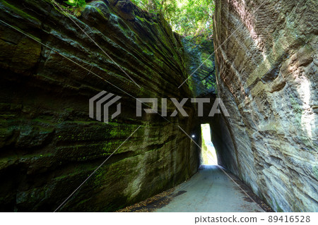 千葉縣富津市燈籠坡大師的切割隧道 89416528