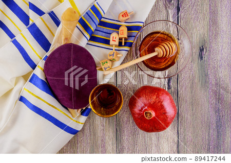 jewish symbol rosh hashanah holiday matzoh passover bread torah jewish symbol rosh hashanah holiday matzoh passover bread torah 89417244