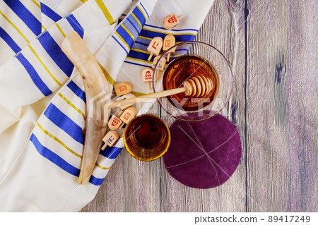jewish symbol rosh hashanah holiday matzoh passover bread torah 89417249