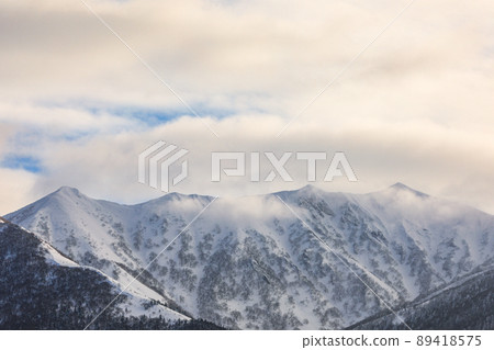 [Furano City, Hokkaido] Mountain of remaining snow 89418575