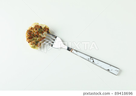 Fork with baked cauliflower on white background 89418696