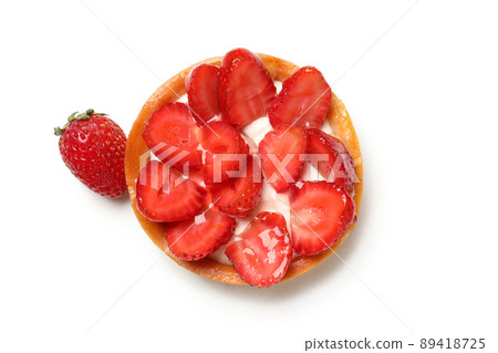 Delicious strawberry tart isolated on white background 89418725